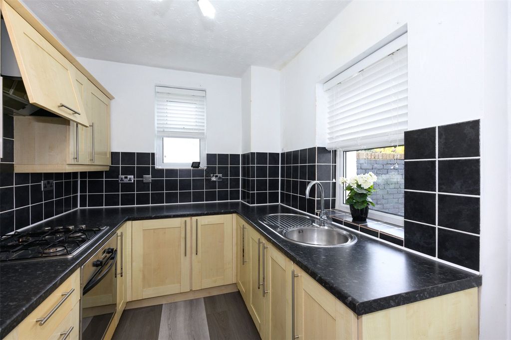 Property photo 2 of 8 Kitchen