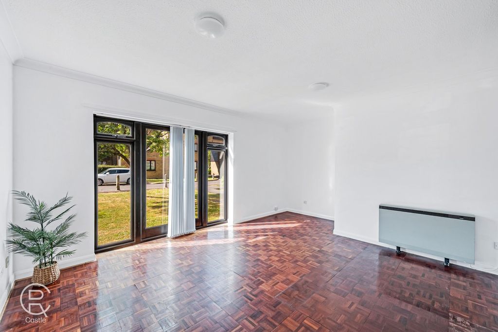 Property photo 3 of 11