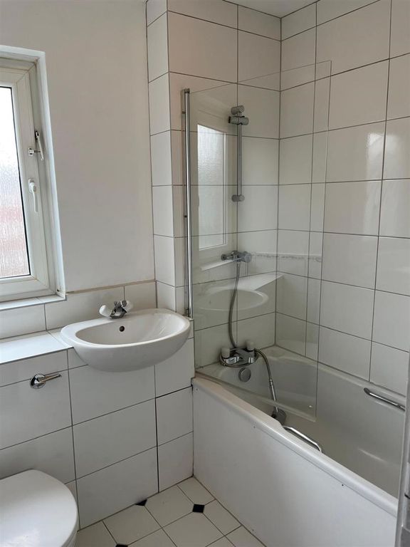 Property photo 2 of 7 Bathroom