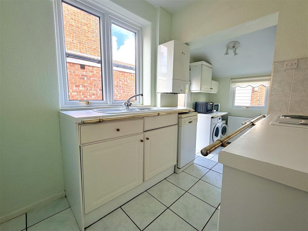 Property photo 3 of 32 Kitchen
