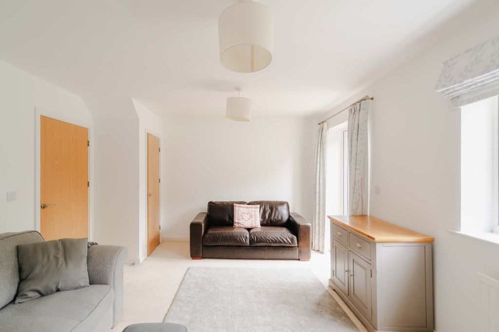Property photo 3 of 19 7