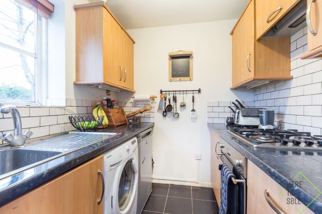 Property photo 3 of 10 Warwick Gardens-3