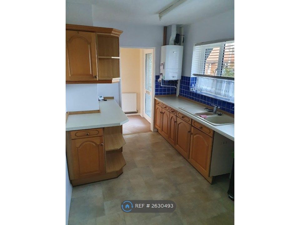Property photo 2 of 12 Kitchen