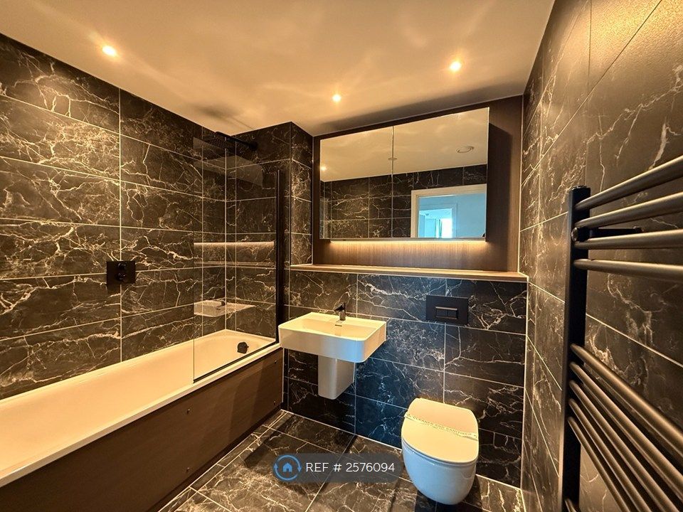 Property photo 3 of 10 Kitchen &amp; Dining Area