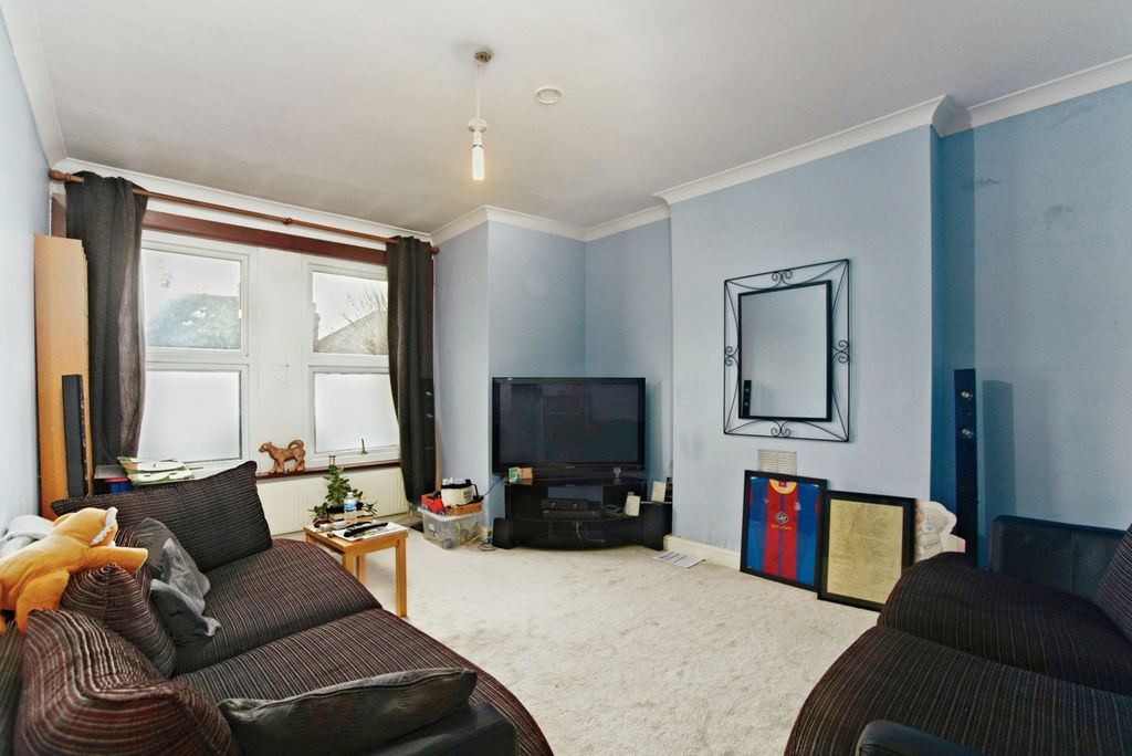 Property photo 2 of 17 Photo