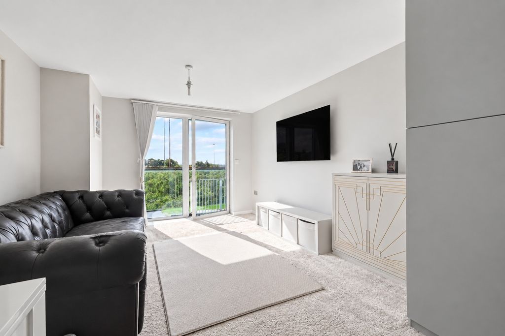 Property photo 3 of 13 5160655