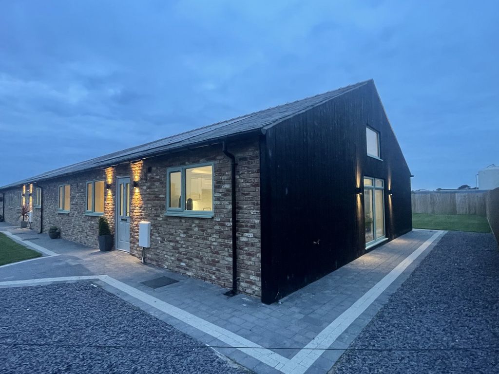 Property photo 1 of 32