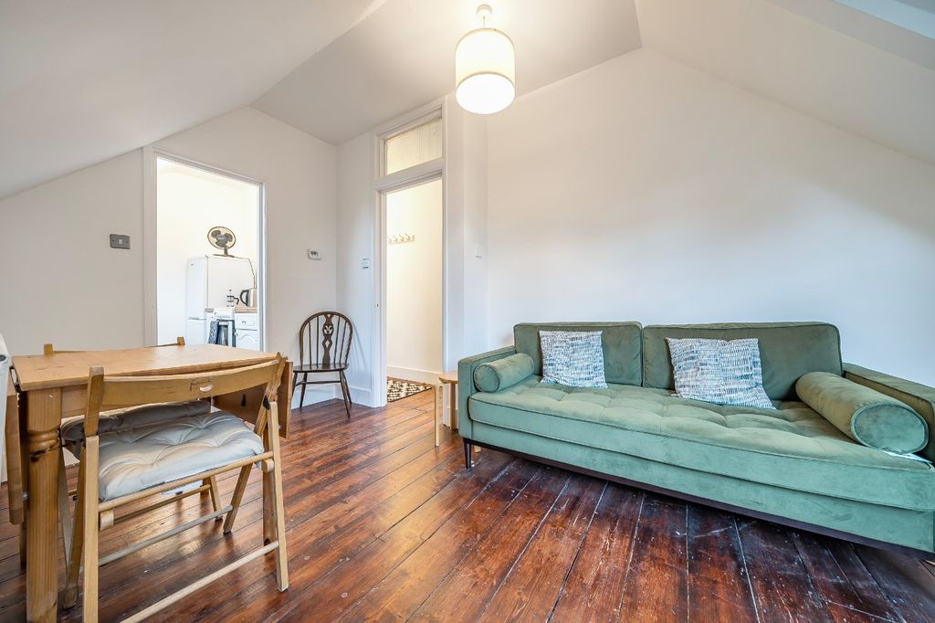 Property photo 2 of 9 Picture No. 11