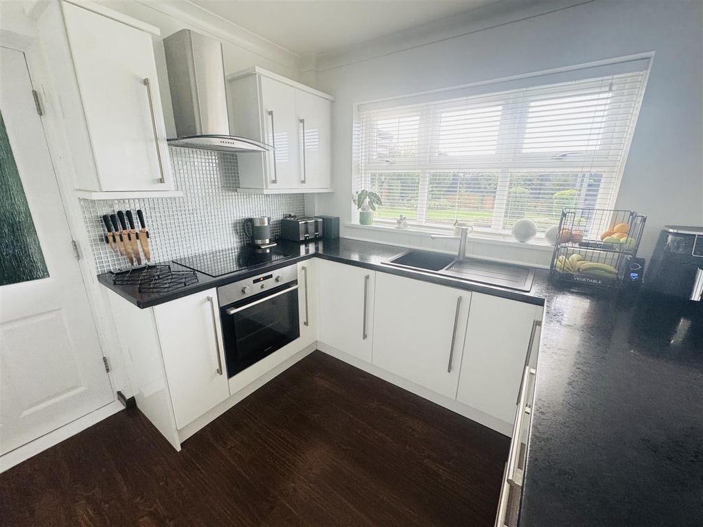 Property photo 3 of 17 Kitchen Diner