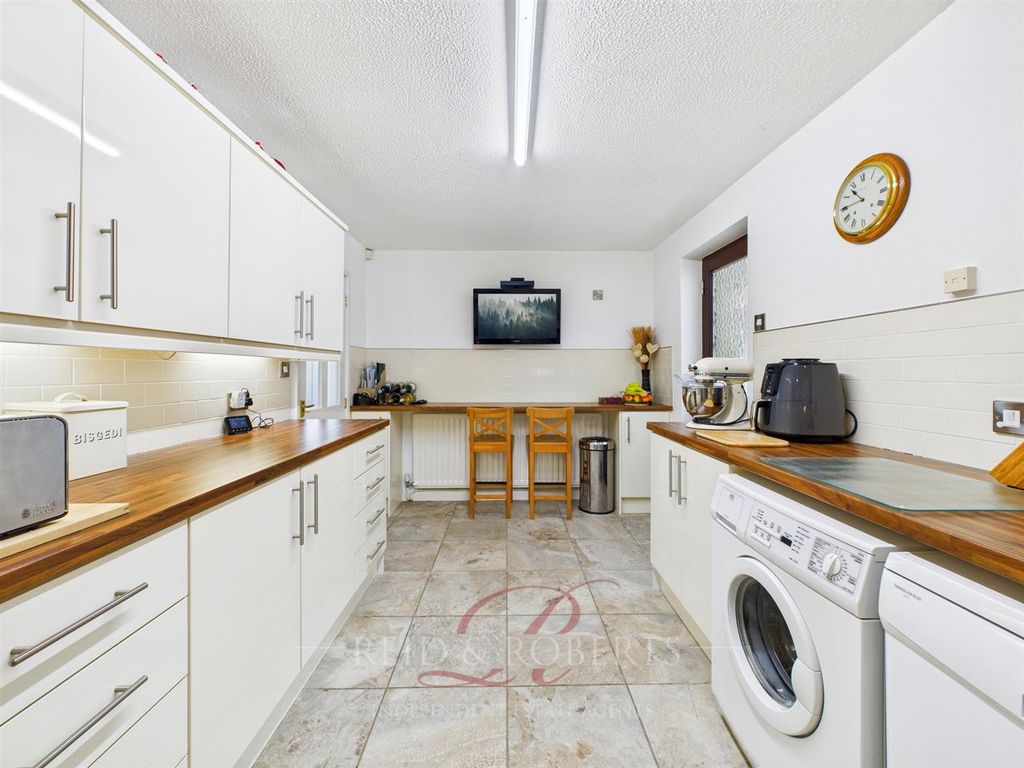 Property photo 3 of 29 Cam03999G0-Pr0199-Still008.Jpg