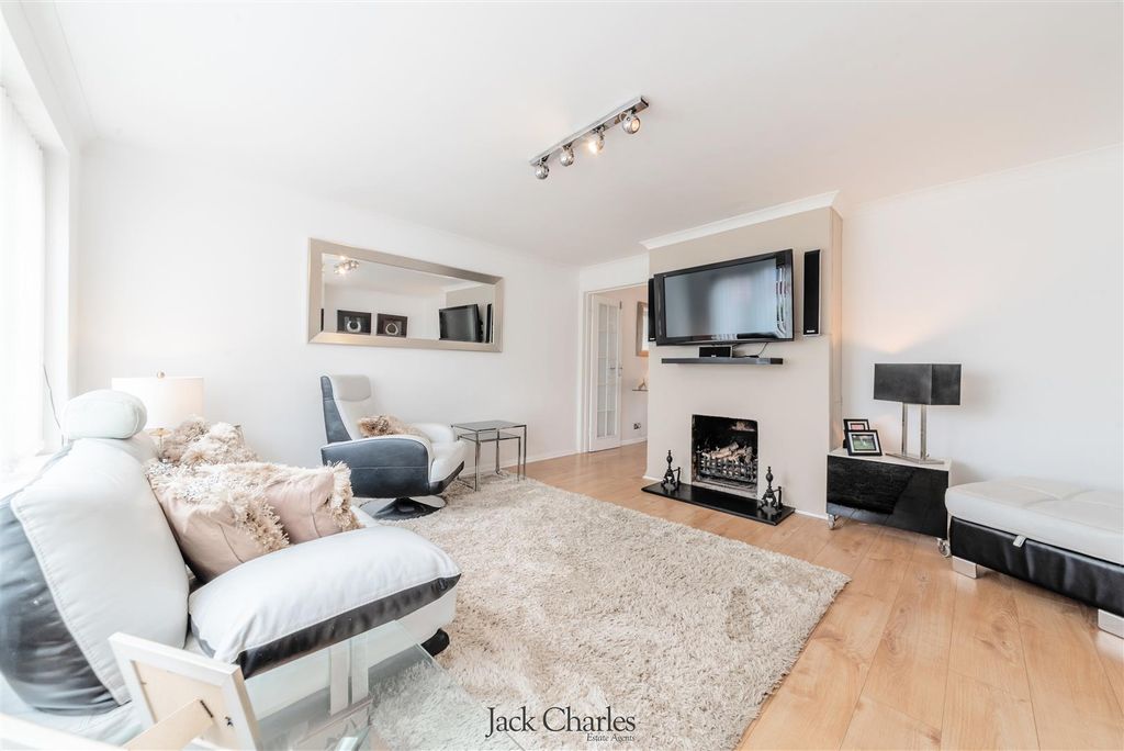 Property photo 3 of 23 3 Thatcher Road-19.Jpg
