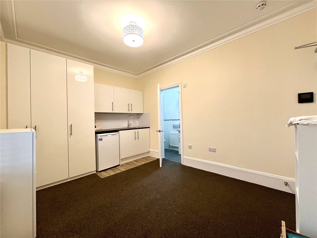 Property photo 3 of 8 Room