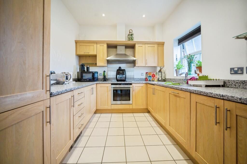 Additional image 10 of 3 bed flat for saleLiverymen Walk, Greenhithe DA9