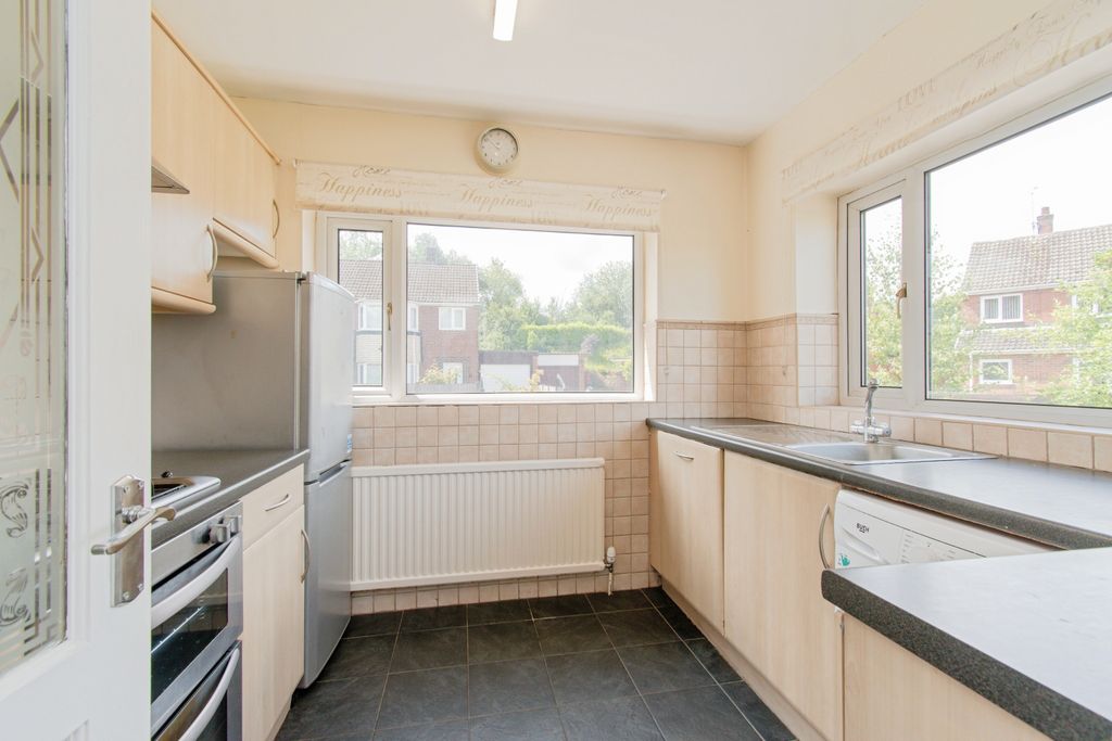 Property photo 3 of 15 Kitchen