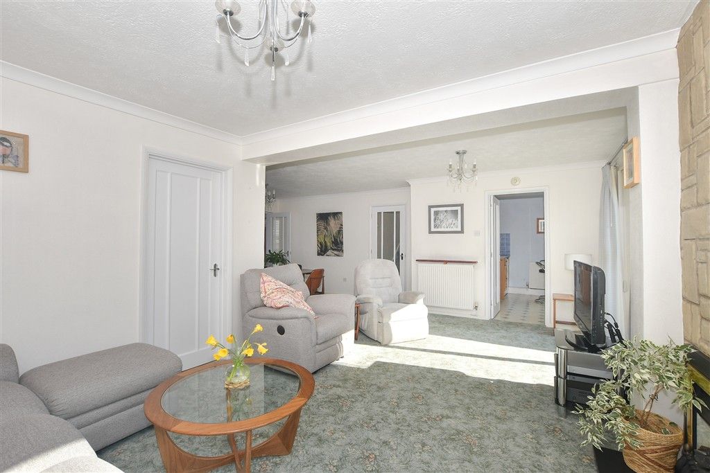 Property photo 1 of 22 Lounge