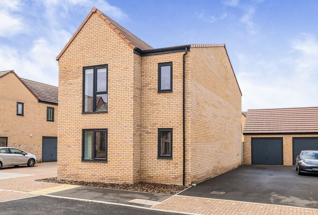 Property photo 1 of 16 1470990-1-6A26c18...