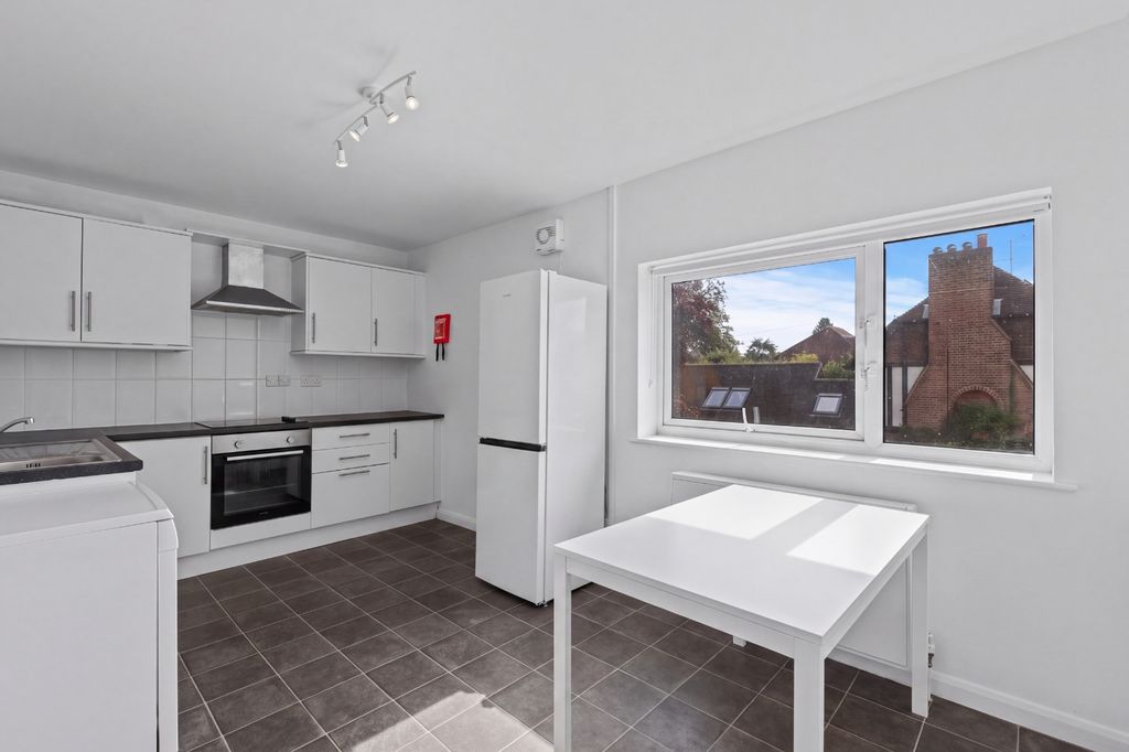 Property photo 3 of 9 Kitchen