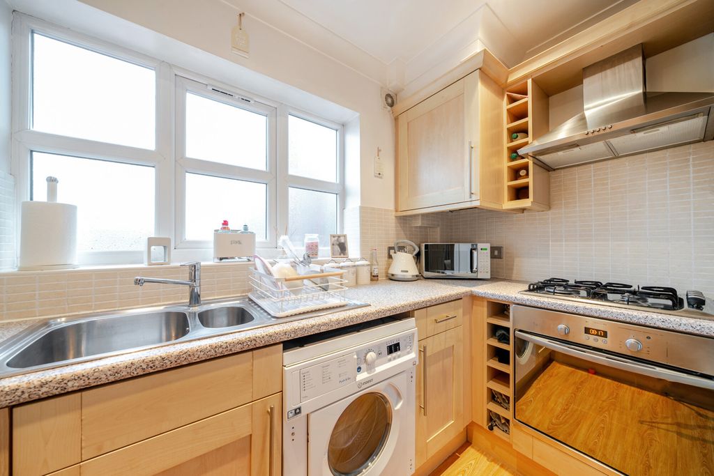 Property photo 3 of 17 Kitchen