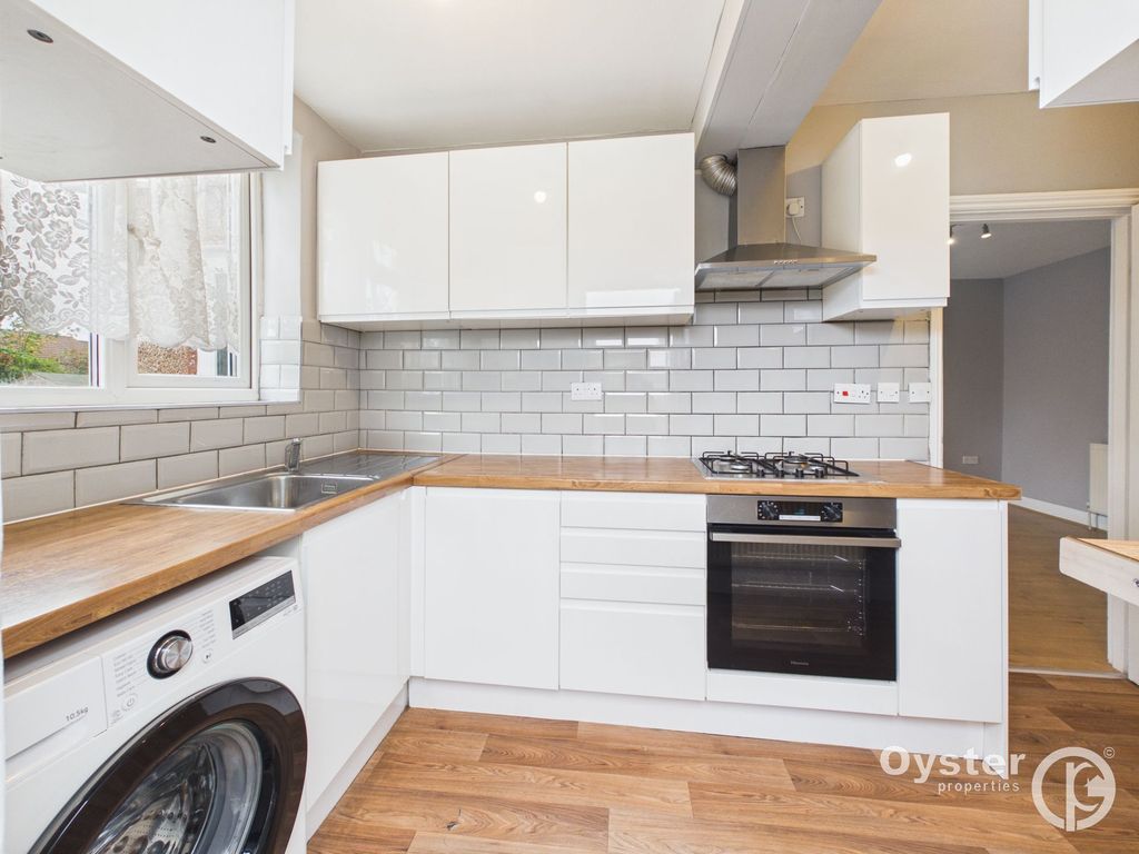 Property photo 2 of 19 Kitchen