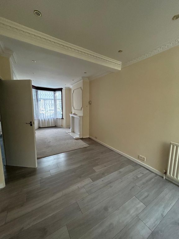 Property photo 1 of 7 2 Bed Terraced House To Rent Dore Avenue, London E12