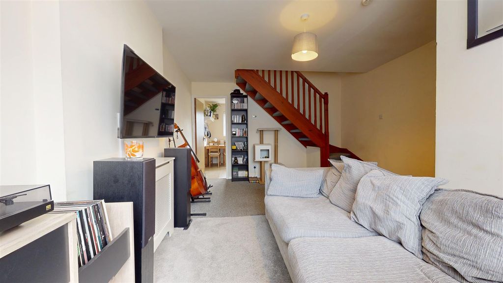 Property photo 3 of 11 Living Room