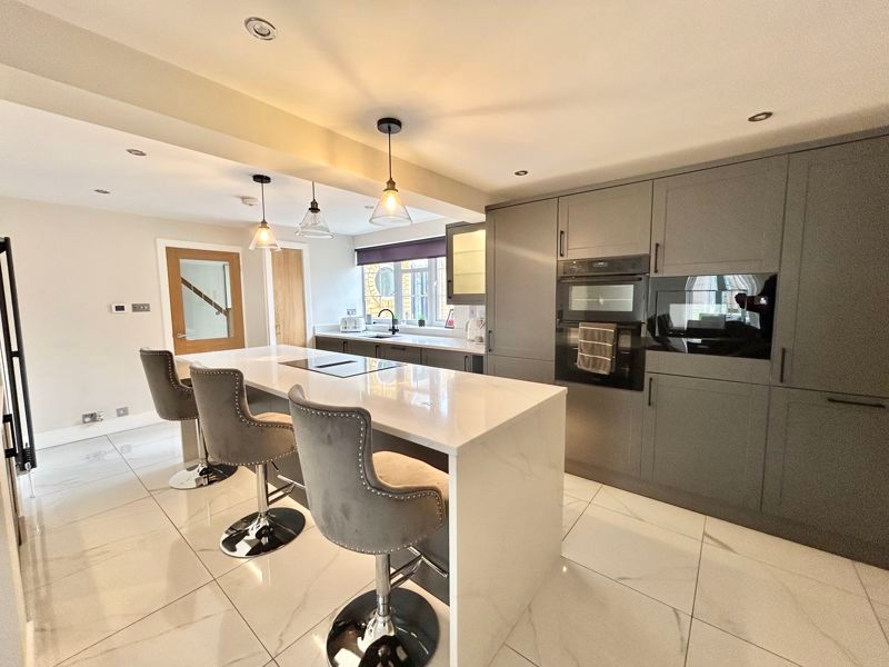 Property photo 3 of 25 Kitchen