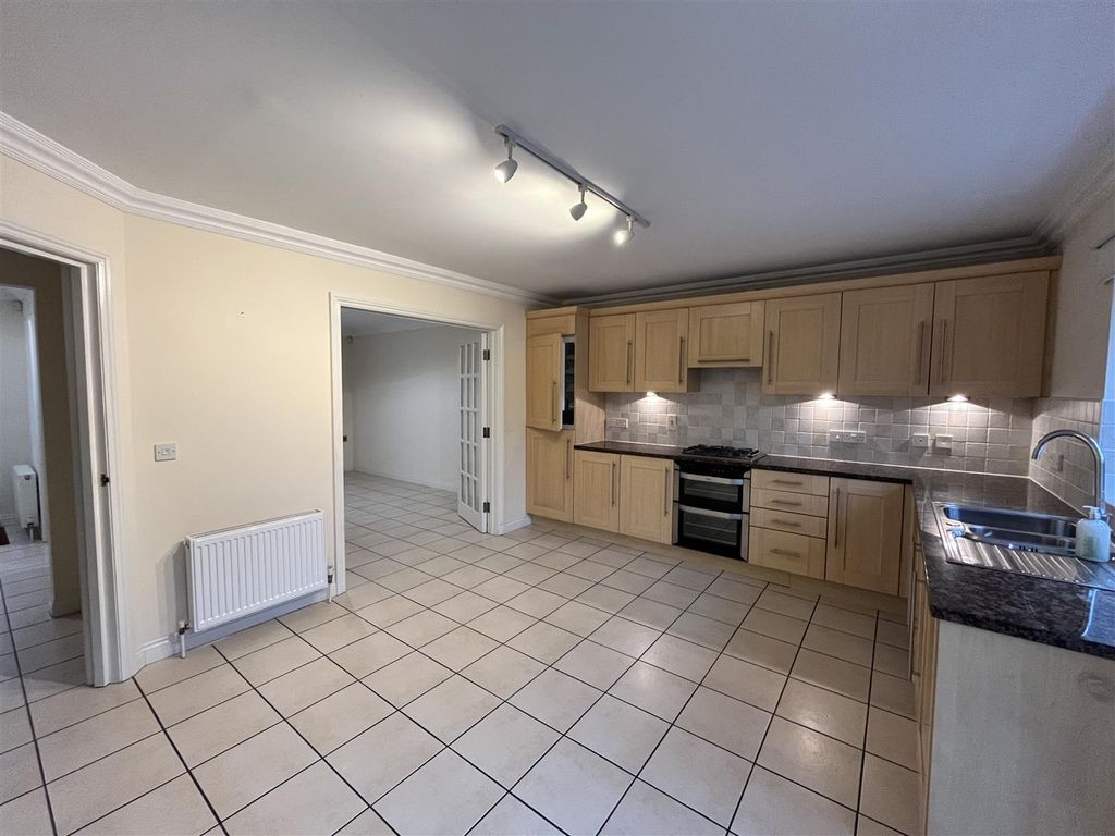 Property photo 3 of 22 Kitchen