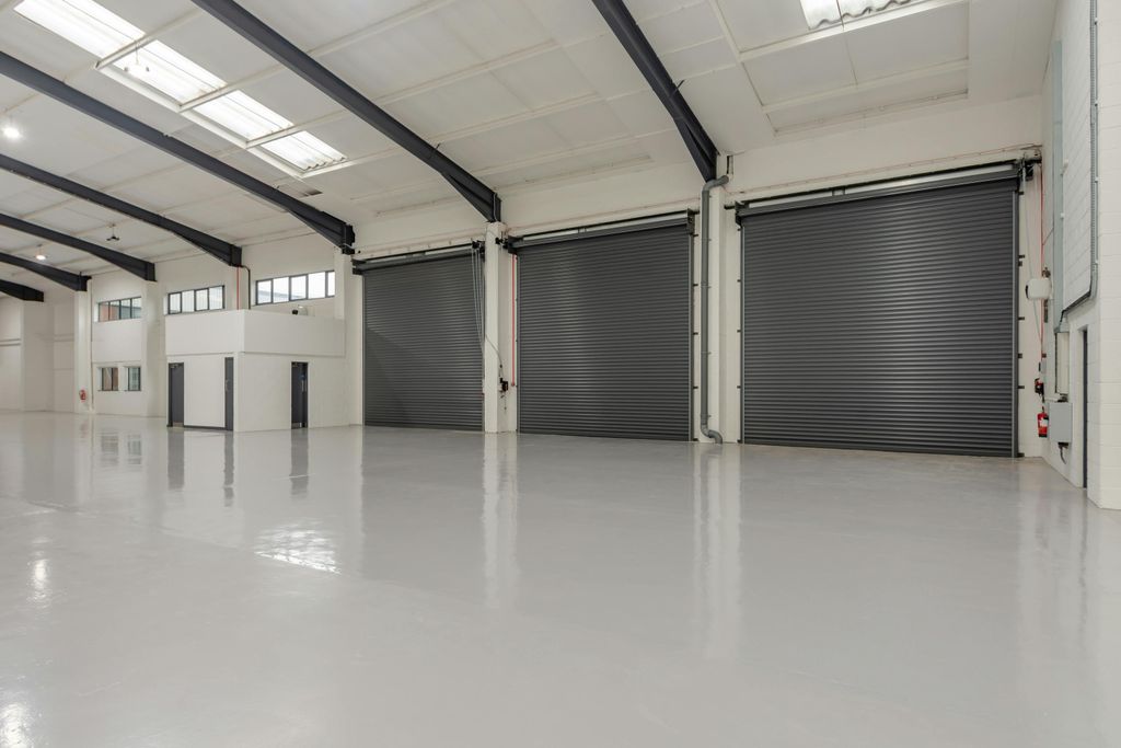 Property photo 3 of 7 8676230-Interior17-800.Jpg