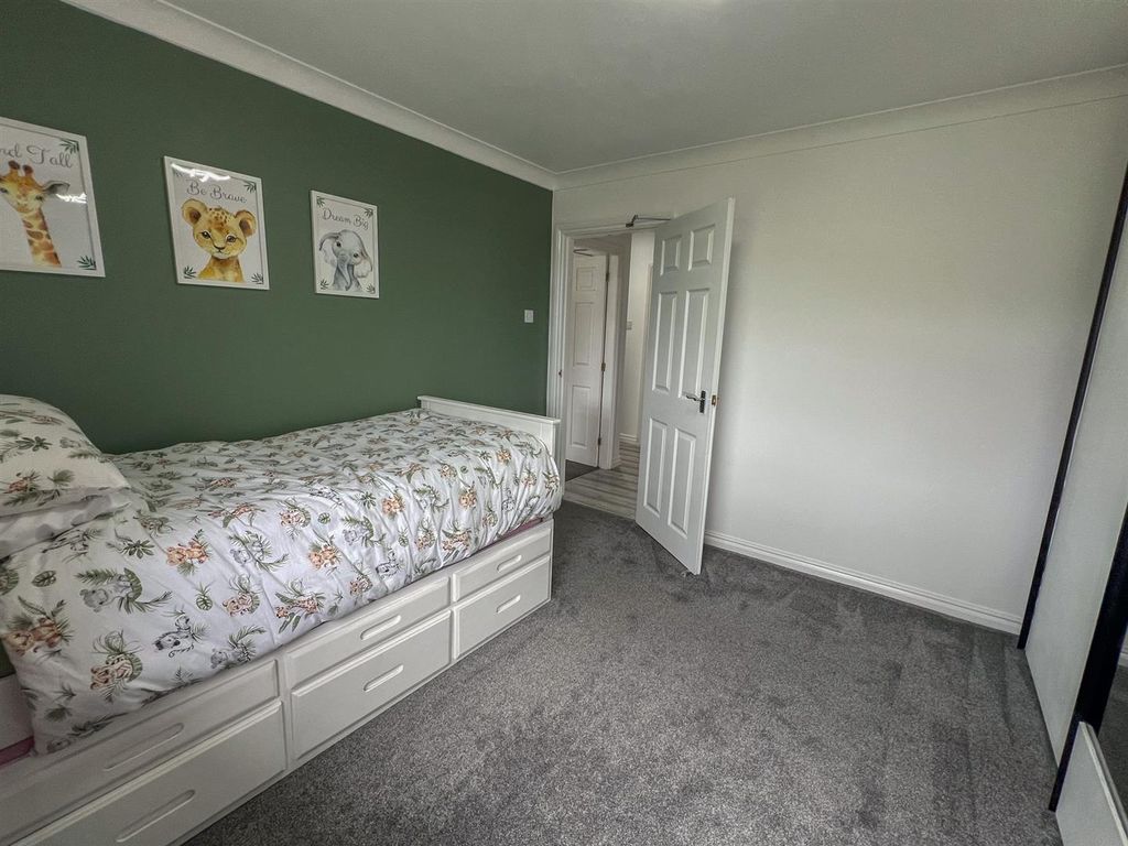 Property photo 2 of 11 18 Stevenson Court-02.Jpg