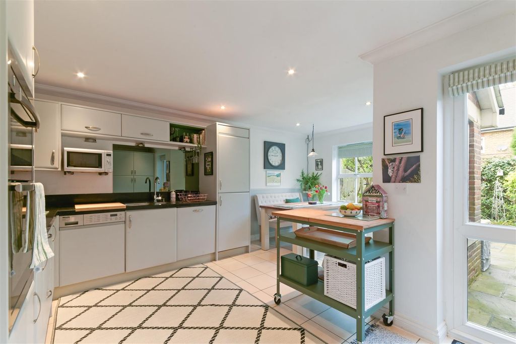 Property photo 2 of 14 Horton Crescent