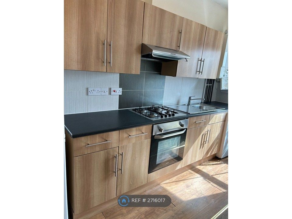 Property photo 2 of 10 Kitchen