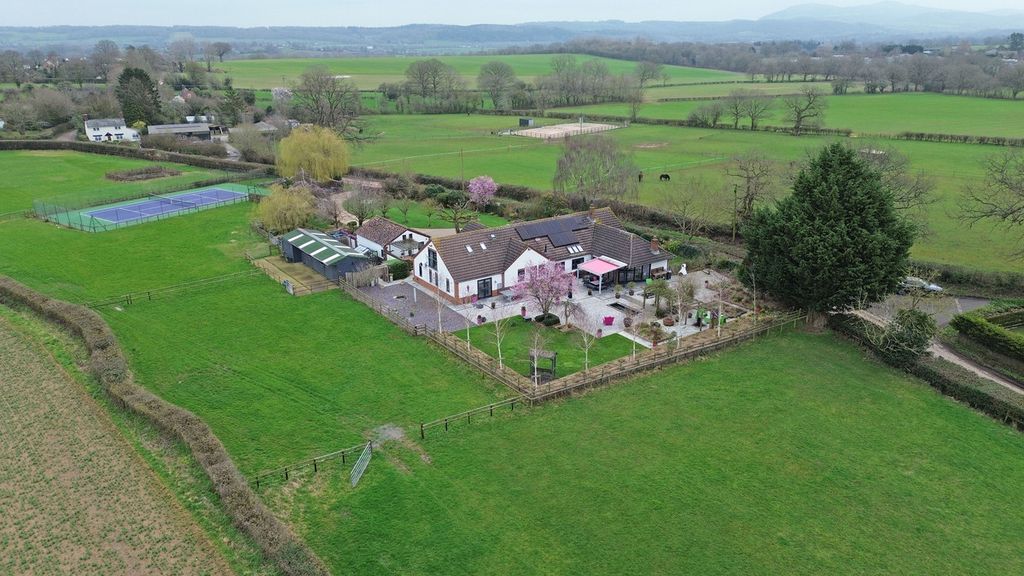 Property photo 2 of 31