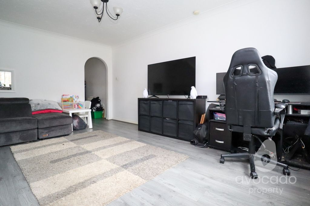 Property photo 3 of 8 4805925