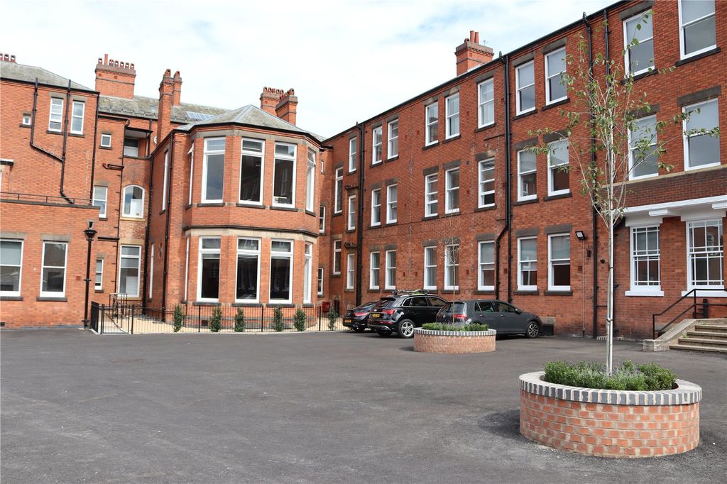 Property photo 2 of 21 Resident's Car Park