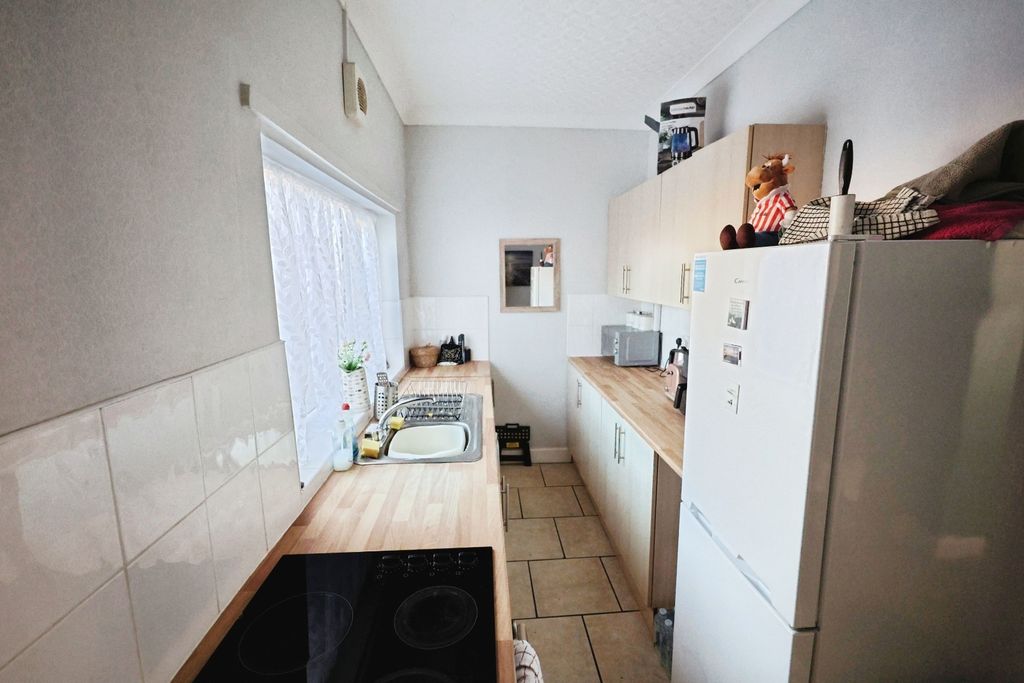 Property photo 3 of 8 Pbox-Img.Jpg