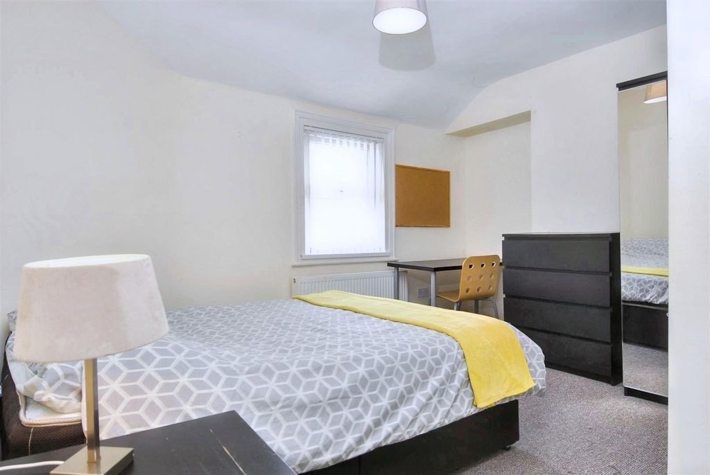 Property photo 3 of 4 Z4Ylsmek-E2Uwsiiykcueg.Jpeg