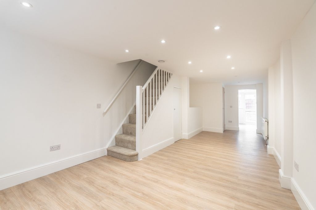 Property photo 3 of 21 4937815