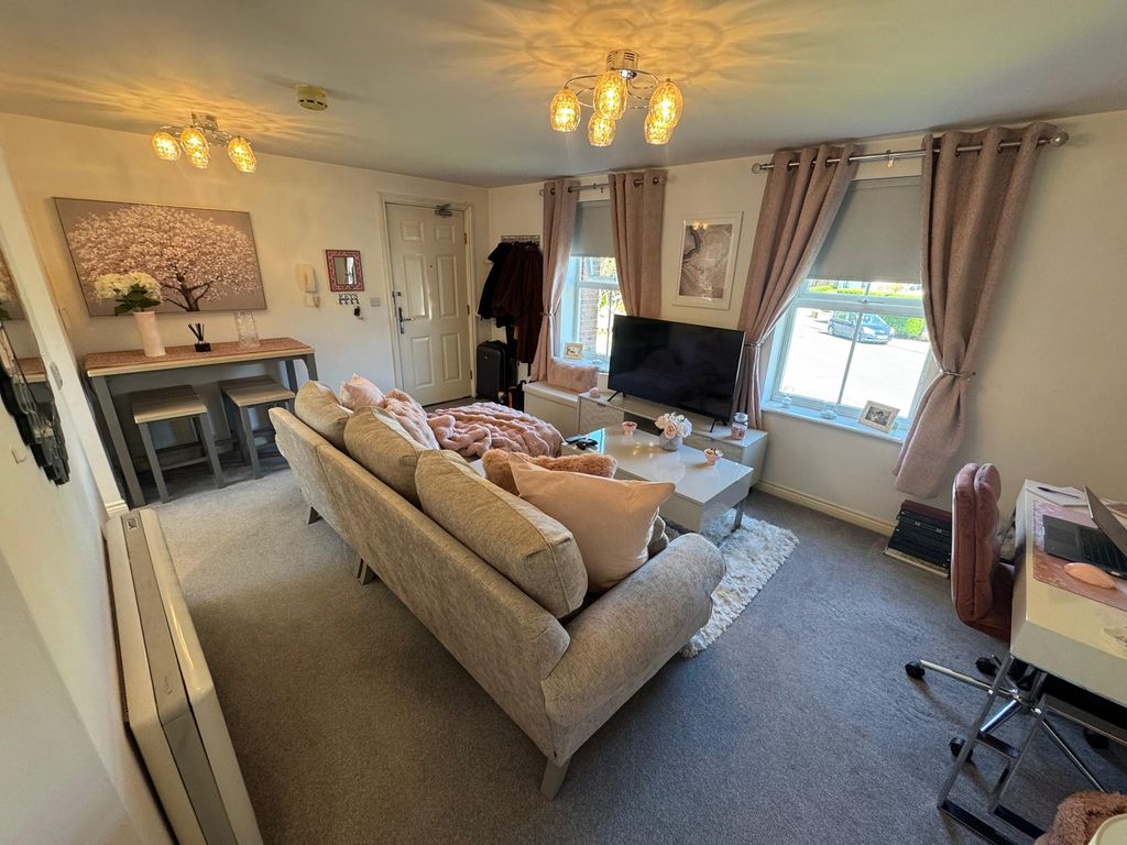 Property photo 3 of 11