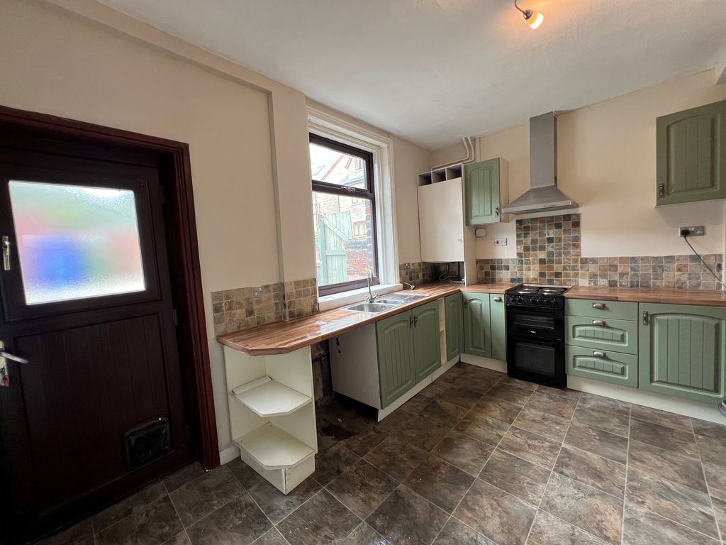 Property photo 3 of 9 Kitchen