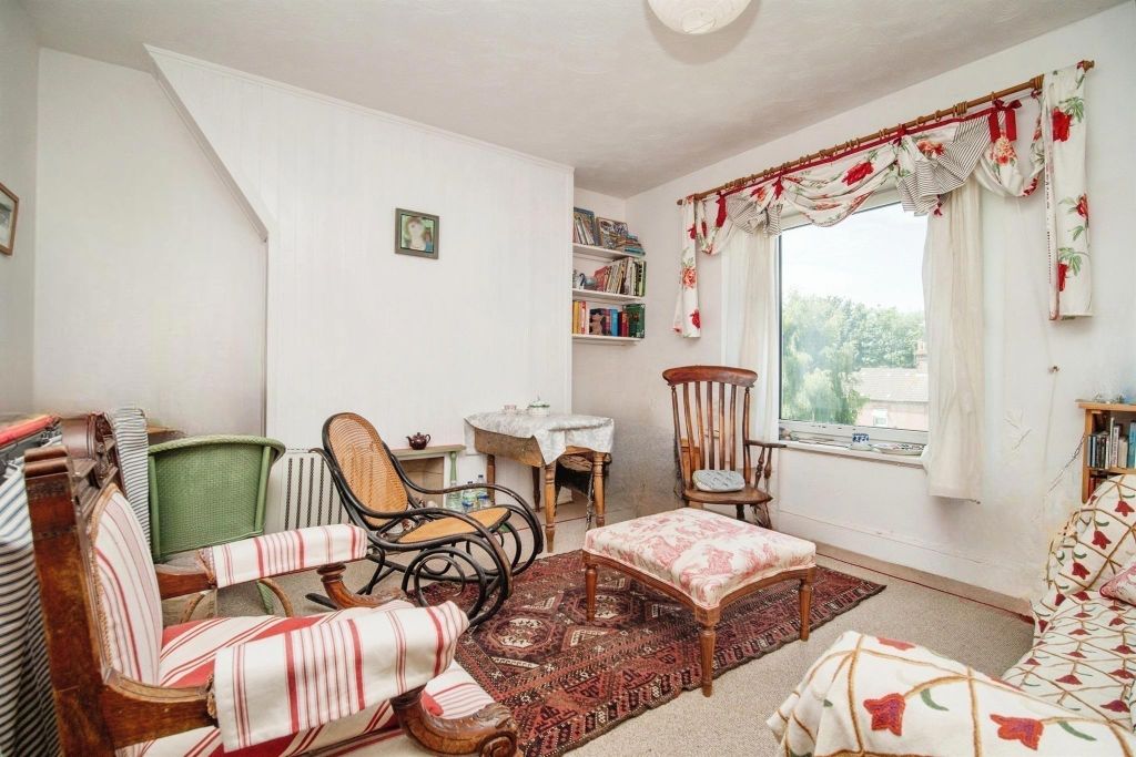 Property photo 2 of 12