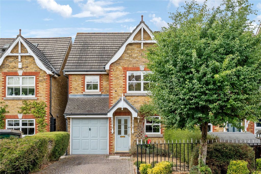Property photo 1 of 9 Victoria Mews