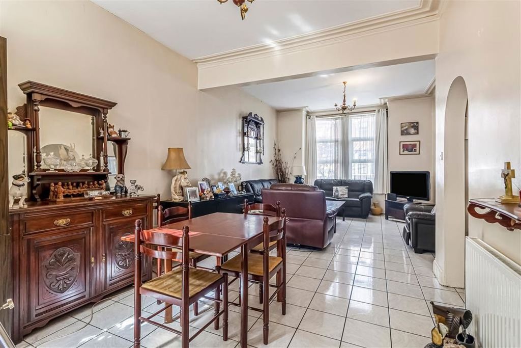 Property photo 2 of 8