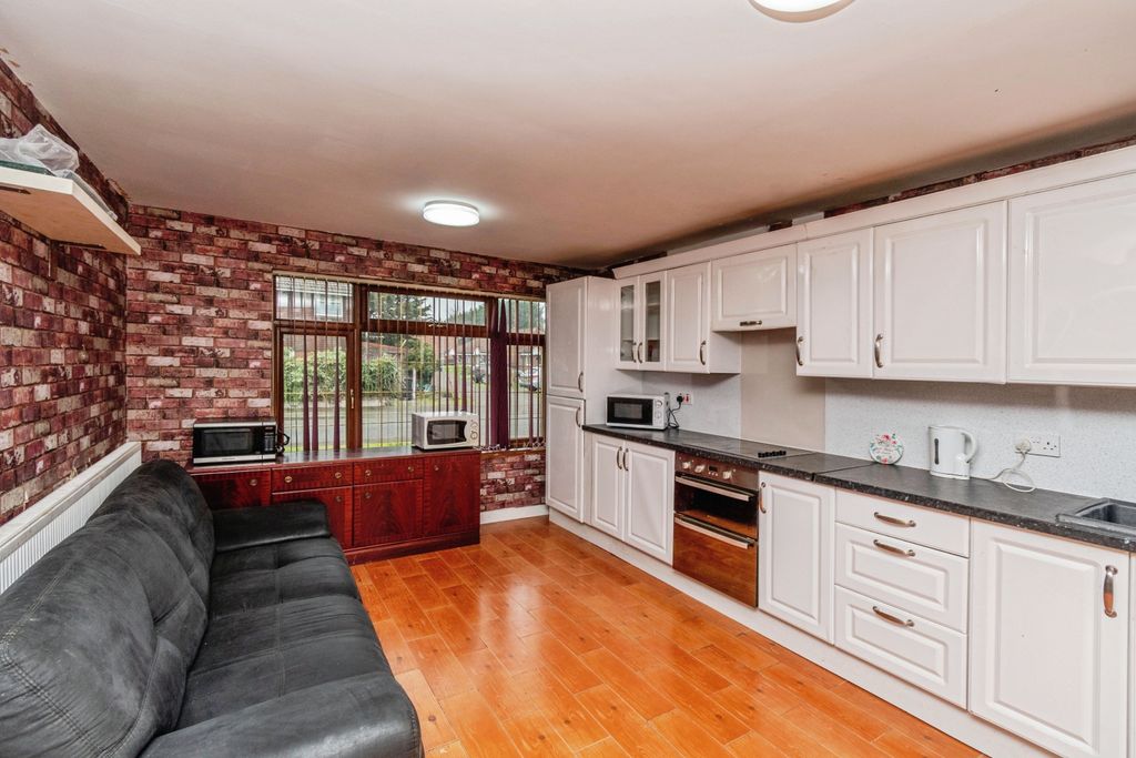 Property photo 3 of 15