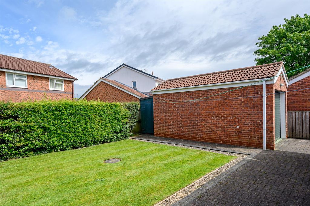 Property photo 3 of 13 External