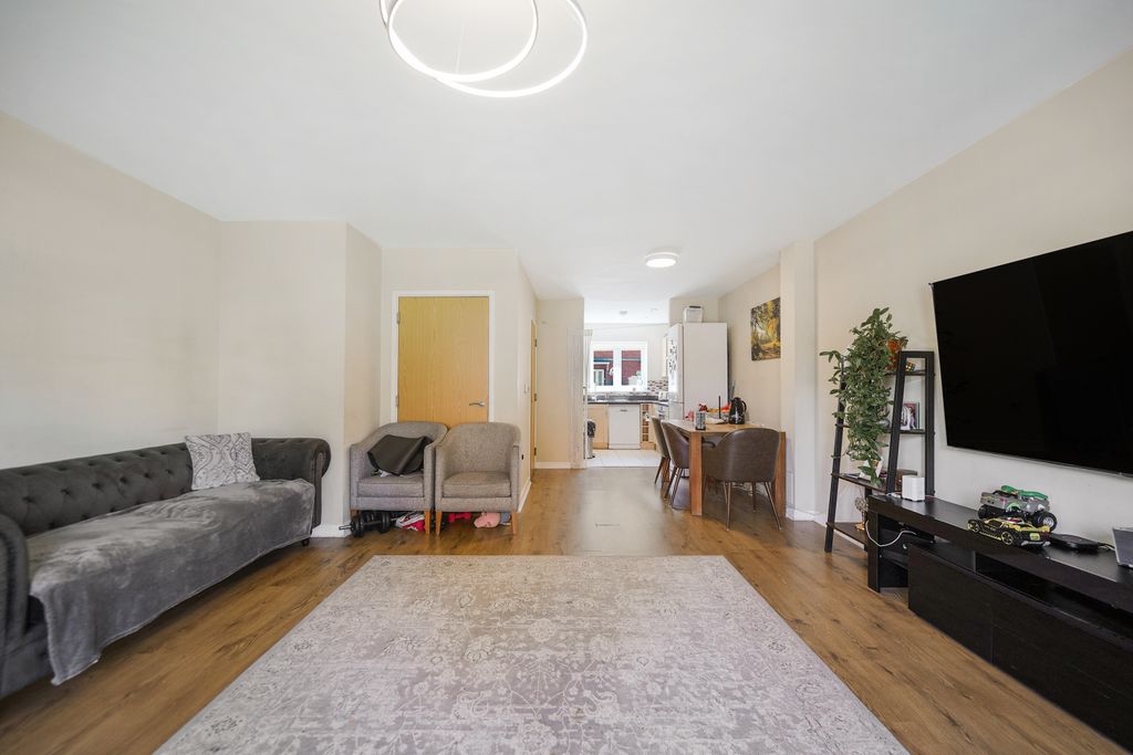 Property photo 2 of 22
