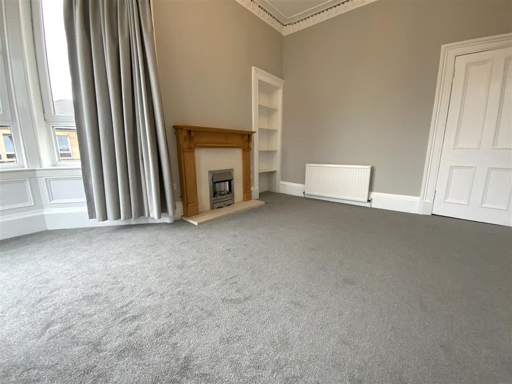 Property photo 3 of 18 Lounge