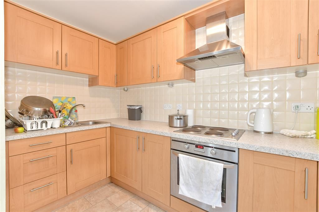 Property photo 2 of 11 Kitchen