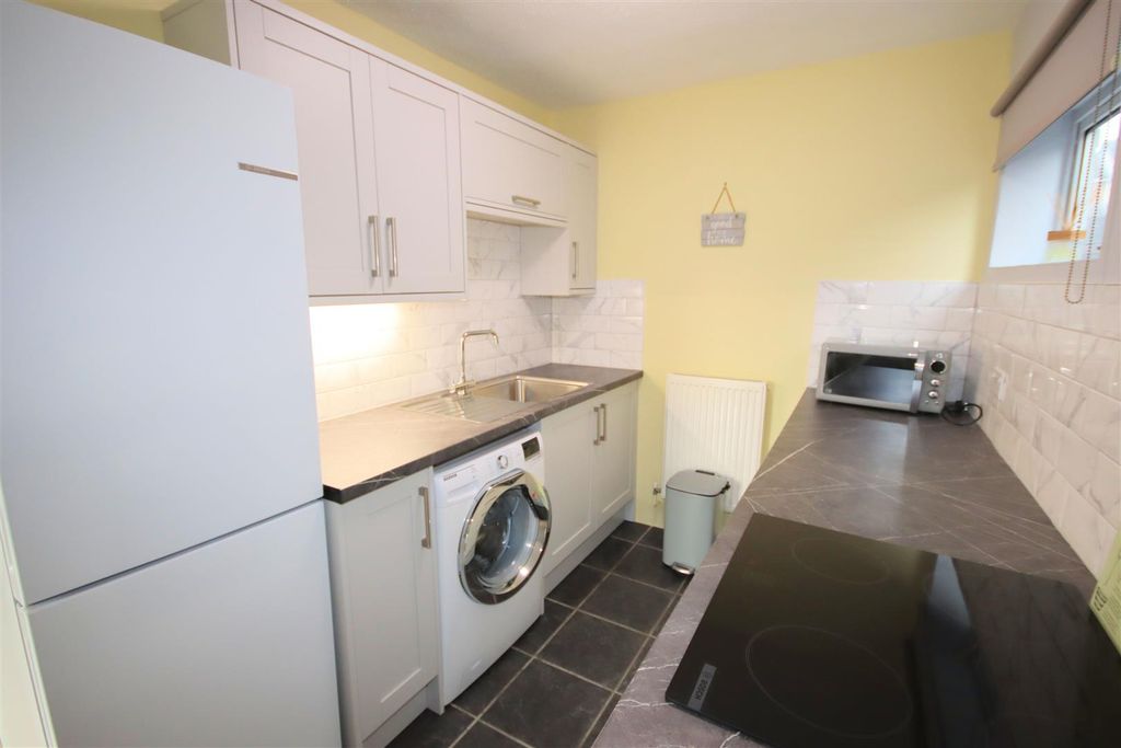 Property photo 3 of 23 Fitted Kitchen