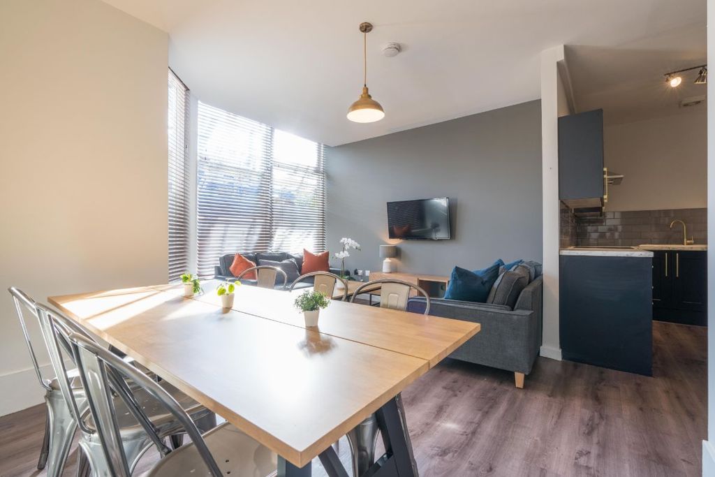 Property photo 3 of 16 Khf15 - Living Area