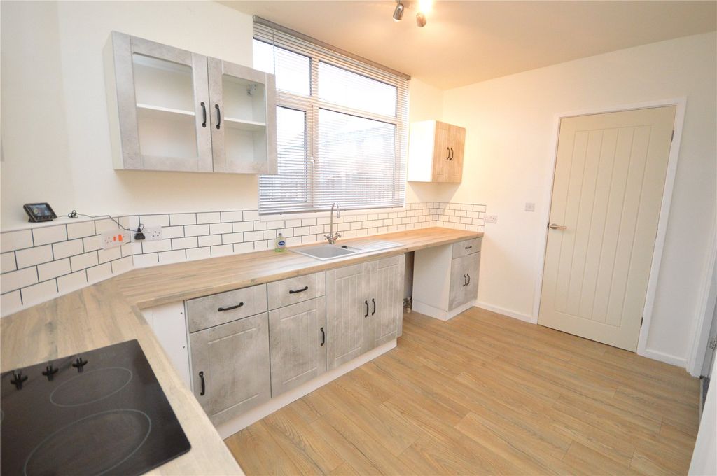 Property photo 3 of 12 Picture 3